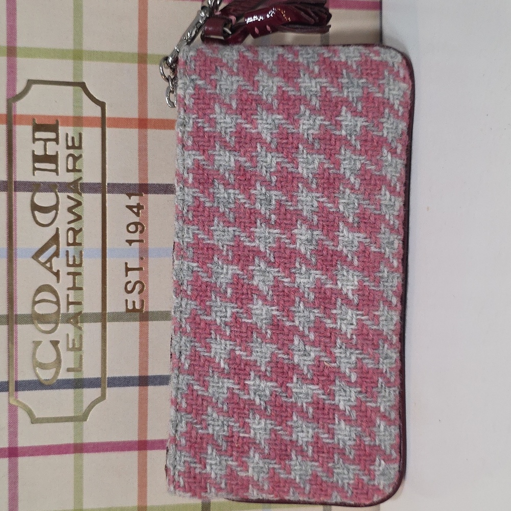 NEW, Vintage Coach Hamptons Houndstooth Skinny Turnlock Wristlet - Picture 5 of 16